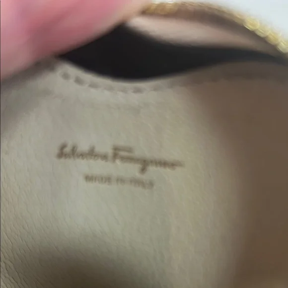 Salvatore Ferragamo Cream Leather Accessory - Picture 3 of 3